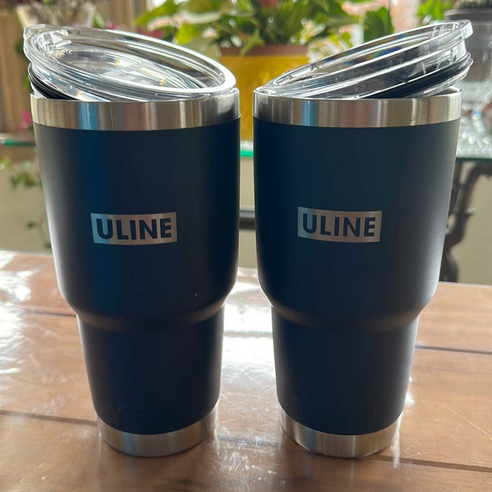 Yeti 30 oz tumbler x2